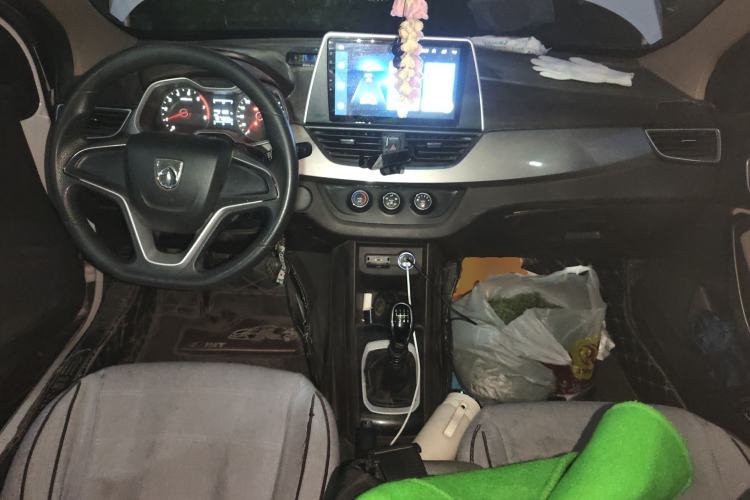Used Baojun 310W 2017 1.5L Manual Comfort Version China VI Emission Standard Center Console