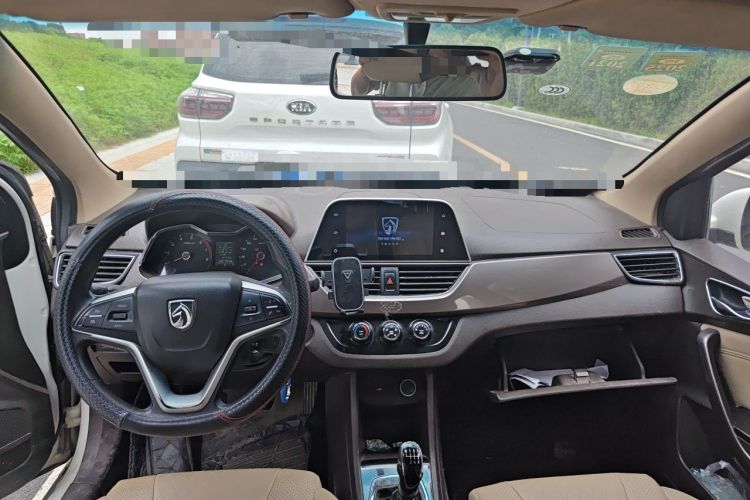 Used Baojun 310W 2017 1.5L Manual Fashion Model China V Center Console