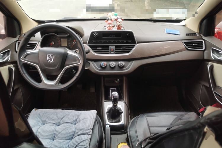 Used Baojun 310W 2017 1.5L Manual Comfort Version China V Center Console
