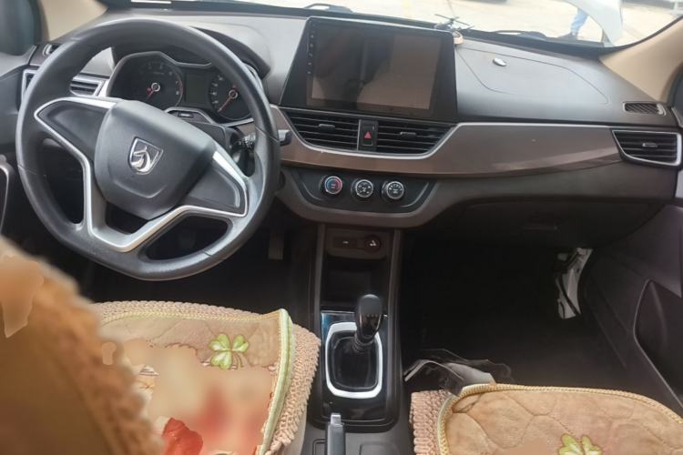 Used Baojun 310W 2017 1.5L Manual Comfort Version China V Center Console