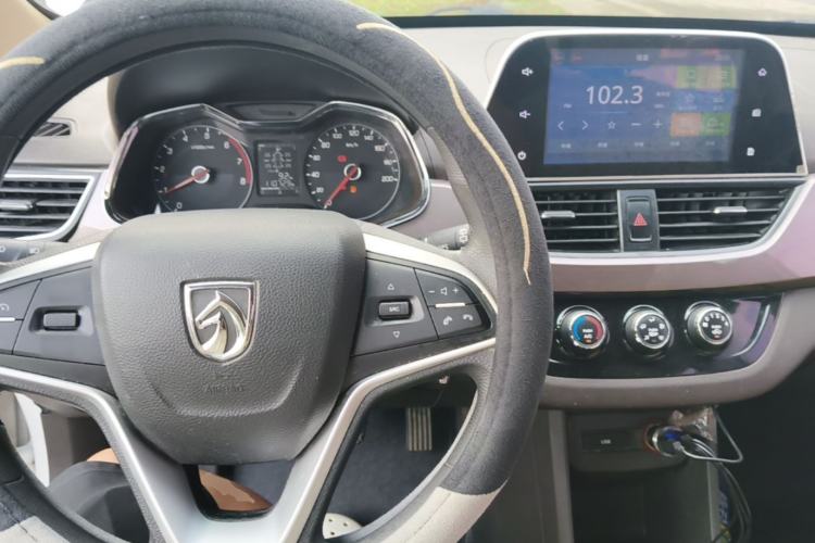 Used Baojun 310W 2017 1.5L Manual Fashion Model China V Center Console