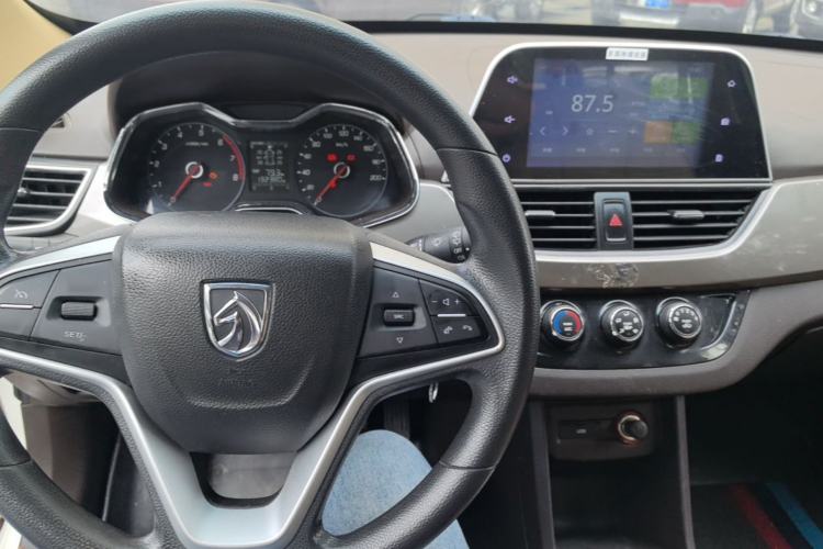 Used Baojun 310W 2017 1.5L Manual Fashion Model China V Center Console