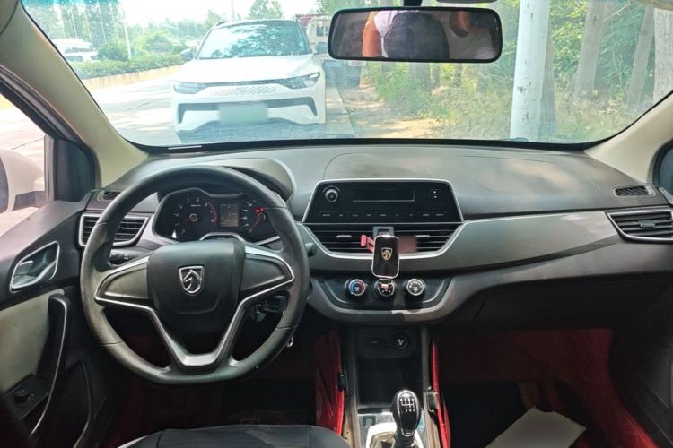 Used Baojun 310W 2017 1.5L Manual Comfort Version China V Center Console