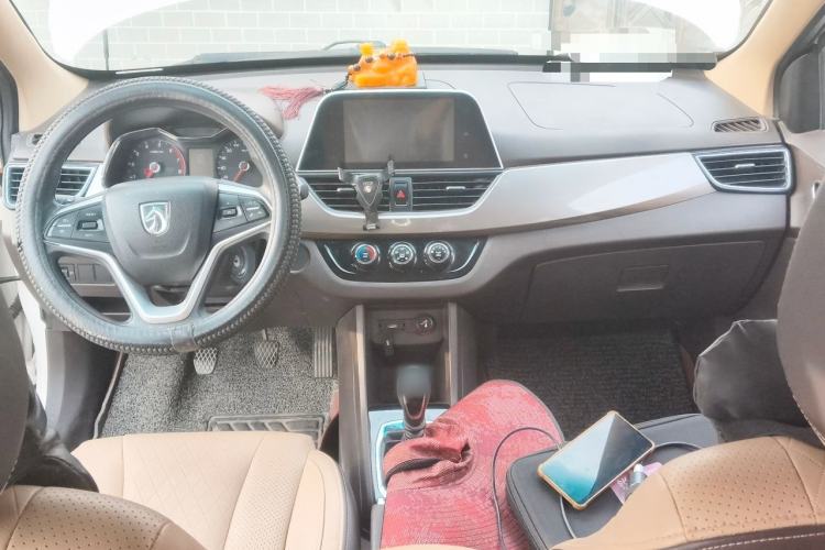 Used Baojun 310W 2017 1.5L Manual Fashion Model China V Center Console