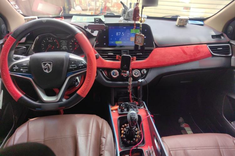 Used Baojun 310W 2017 1.5L Manual Fashion Model China V Center Console