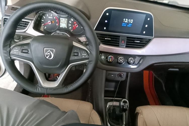 Used Baojun 310W 2017 1.5L Manual Fashion Model China V Center Console