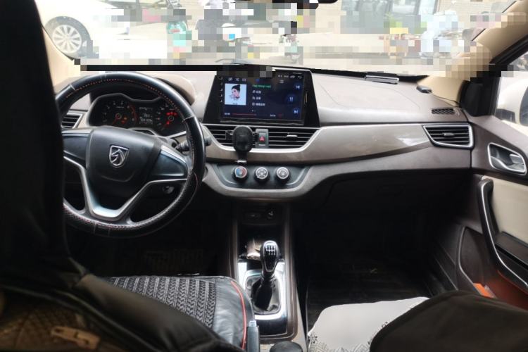 Used Baojun 310W 2017 1.5L Manual Comfort Version China V Center Console