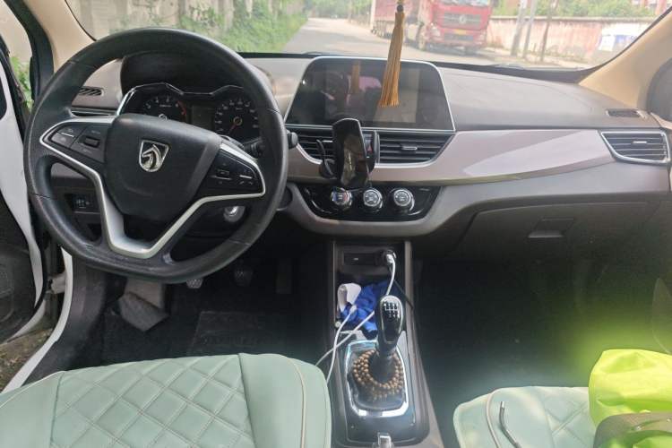 Used Baojun 310W 2017 1.5L Manual Fashion Model China V Center Console