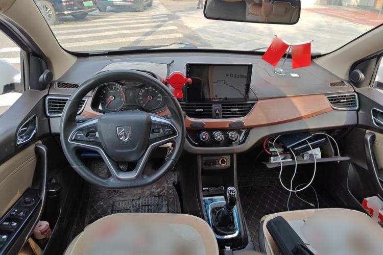 Used Baojun 310W 2017 1.5L Manual Comfort Version China V Center Console
