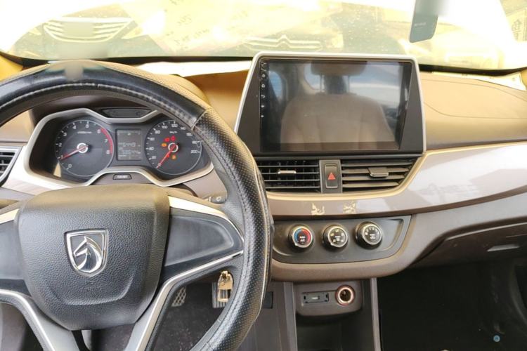Used Baojun 310W 2017 1.5L Manual Comfort Version China V Center Console