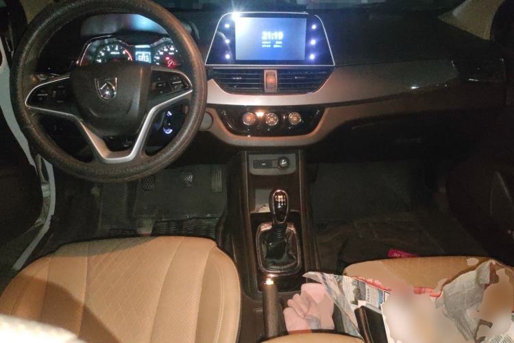 Used Baojun 310W 2017 1.5L Manual Fashion Model China V Center Console
