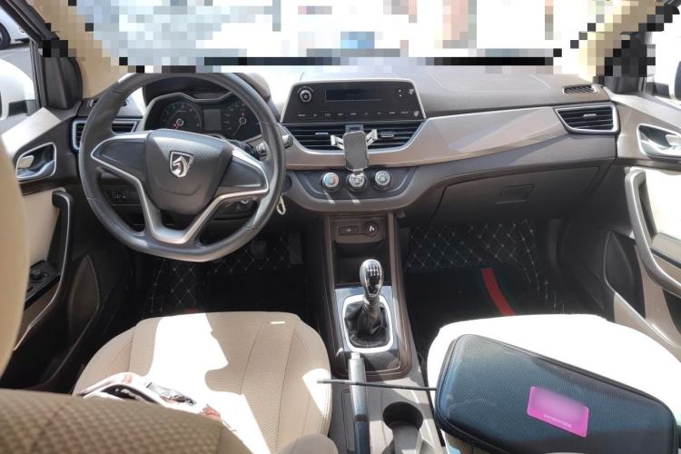 Used Baojun 310W 2017 1.5L Manual Comfort Version China V Center Console