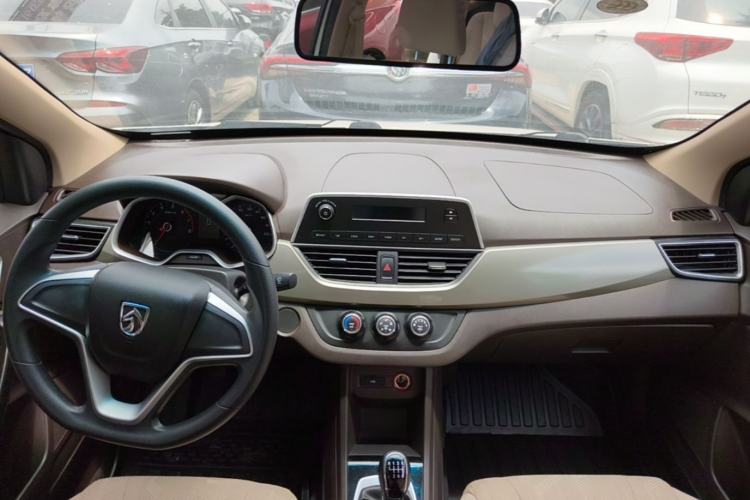 Used Baojun 310W 2017 1.5L Manual Comfort Version China VI Emission Standard Center Console