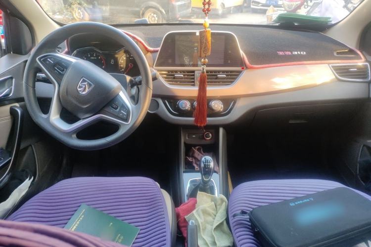 Used Baojun 310W 2017 1.5L Manual Fashion Model China V Center Console