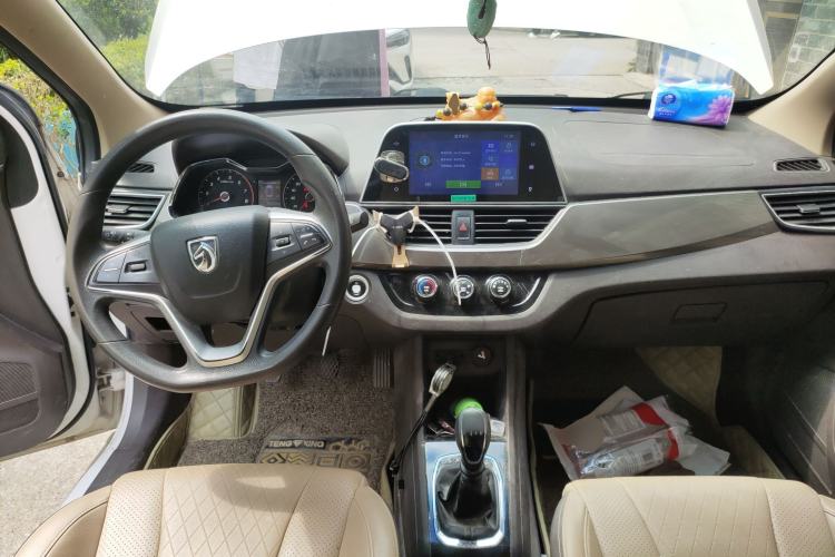 Used Baojun 310W 2017 1.5L Manual Luxury Version China VI Center Console
