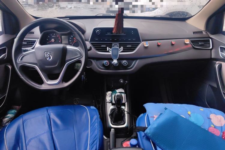 Used Baojun 310W 2017 1.5L Manual Comfort Version China V Center Console