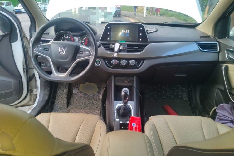 Used Baojun 310W 2017 1.5L Manual Luxury Edition China V Center Console