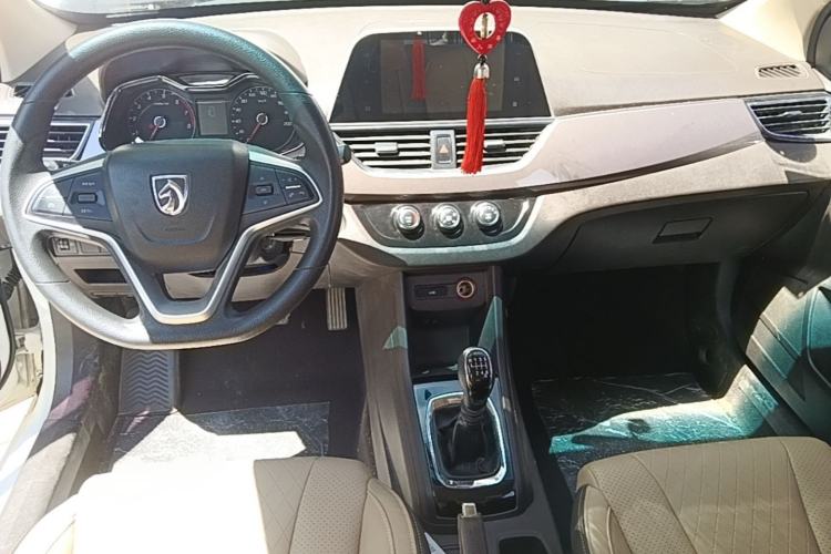Used Baojun 310W 2017 1.5L Manual Fashion Model China V Center Console