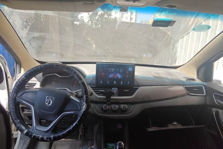 Used Baojun 310W 2017 1.5L Manual Comfort Version China VI Emission Standard Center Console
