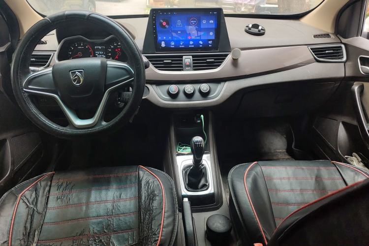 Used Baojun 310W 2017 1.5L Manual Comfort Version China V Center Console