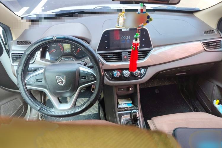 Used Baojun 310W 2017 1.5L Manual Fashion Model China V Center Console