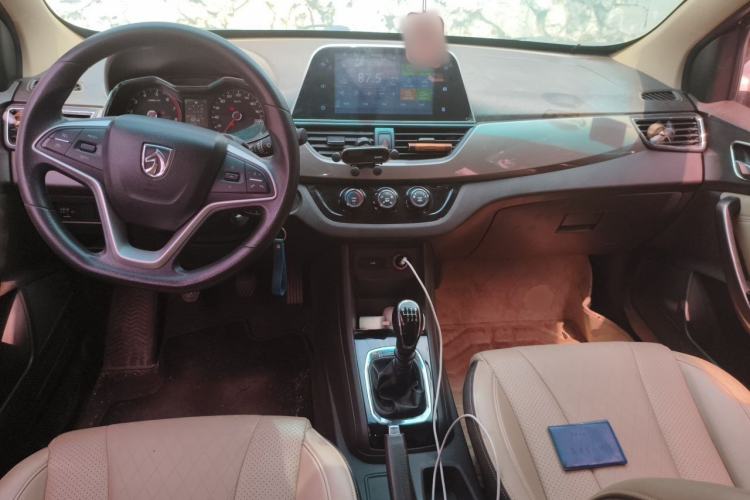 Used Baojun 310W 2017 1.5L Manual Fashion Model China V Center Console