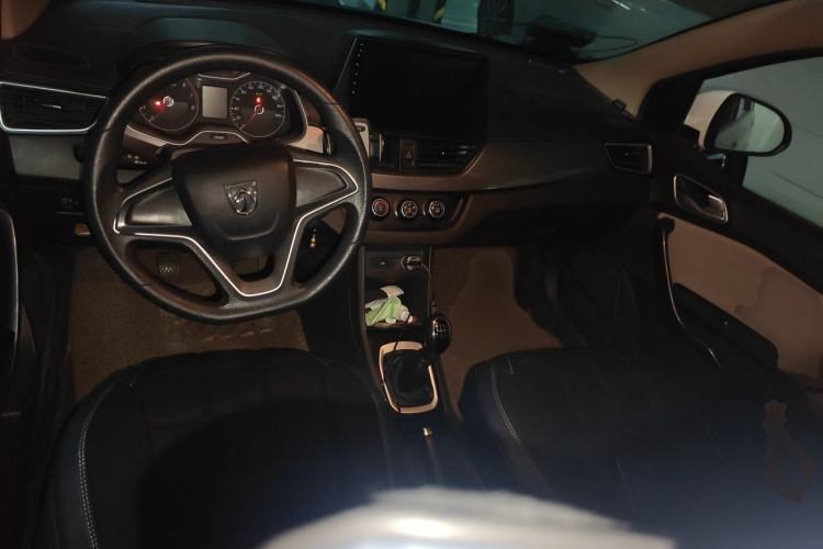 Used Baojun 310W 2017 1.5L Manual Comfort Version China V Center Console