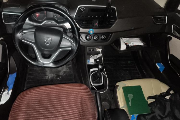 Used Baojun 310W 2017 1.5L Manual Comfort Version China V Center Console