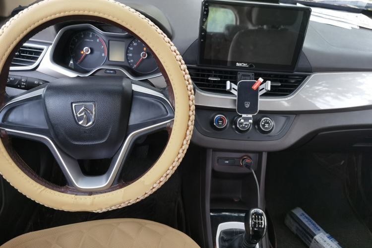 Used Baojun 310W 2017 1.5L Manual Comfort Version China VI Emission Standard Center Console