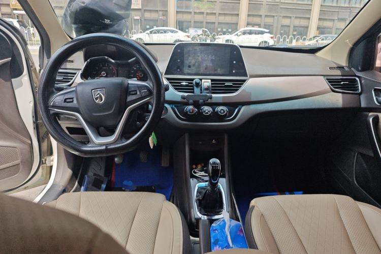 Used Baojun 310W 2017 1.5L Manual Fashion Model China V Center Console