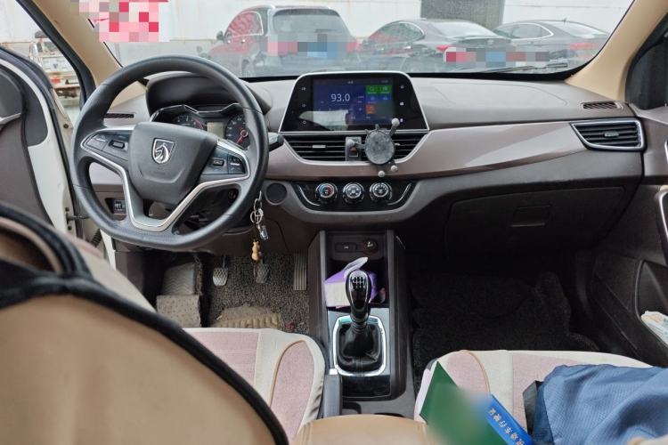 Used Baojun 310W 2017 1.5L Manual Fashion Model China V Center Console