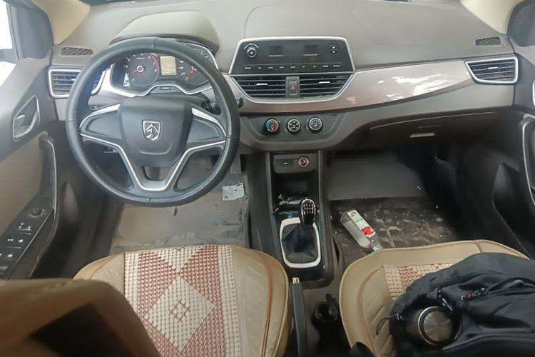 Used Baojun 310W 2017 1.5L Manual Comfort Version China V Center Console