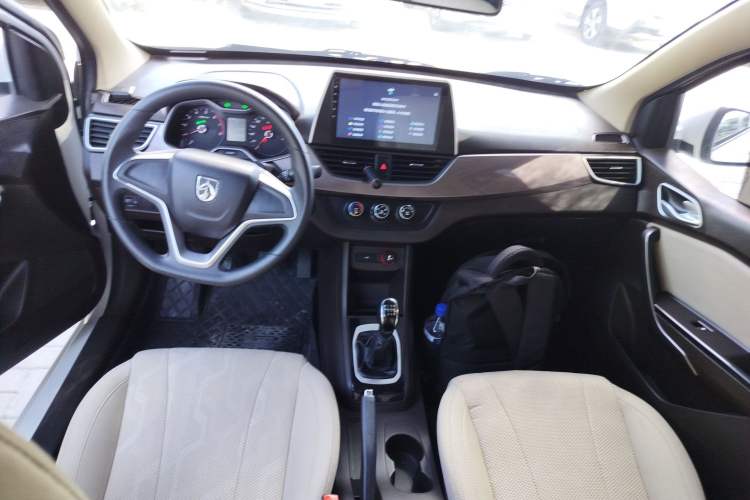Used Baojun 310W 2017 1.5L Manual Comfort Version China V Center Console