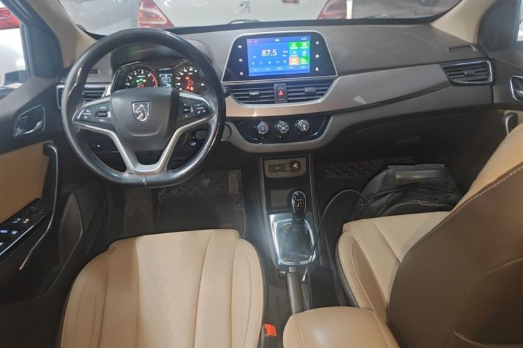 Used Baojun 310W 2017 1.5L Manual Fashion Model China V Center Console