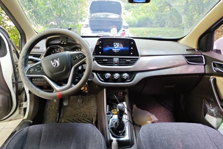 Used Baojun 310W 2017 1.5L Manual Luxury Edition China V Center Console