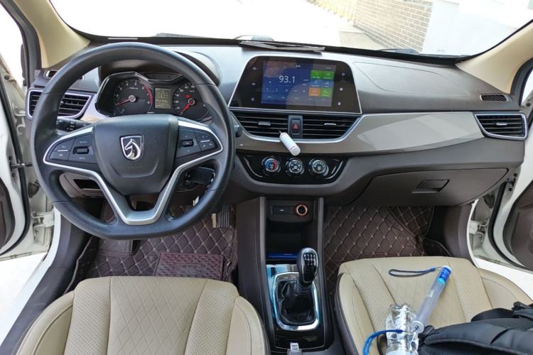 Used Baojun 310W 2017 1.5L Manual Fashion Model China V Center Console