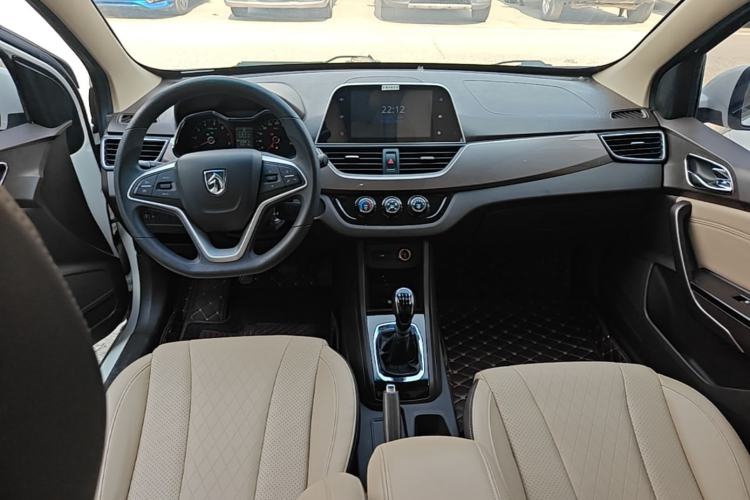 Used Baojun 310W 2017 1.5L Manual Fashion Model China V Center Console