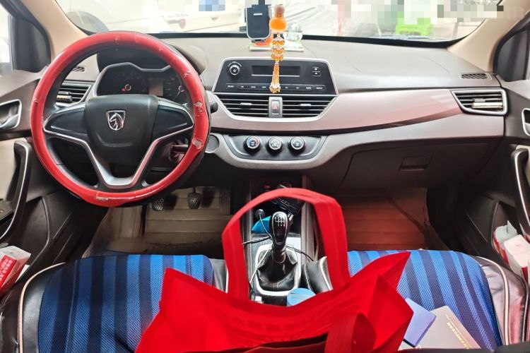 Used Baojun 310W 2017 1.5L Manual Comfort Version China V Center Console