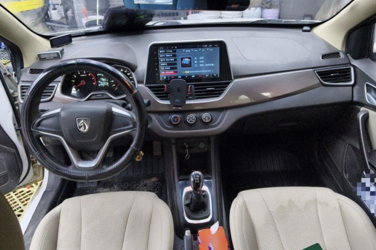 Used Baojun 310W 2017 1.5L Manual Comfort Version China V Center Console