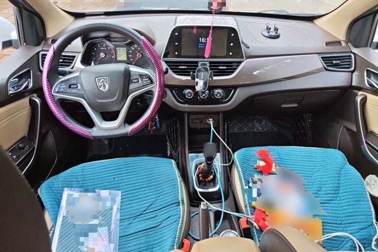 Used Baojun 310W 2017 1.5L Manual Fashion Model China V Center Console