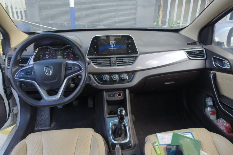 Used Baojun 310W 2017 1.5L Manual Fashion Model China V Center Console