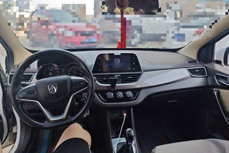 Used Baojun 310W 2017 1.5L Manual Fashion Model China V Center Console