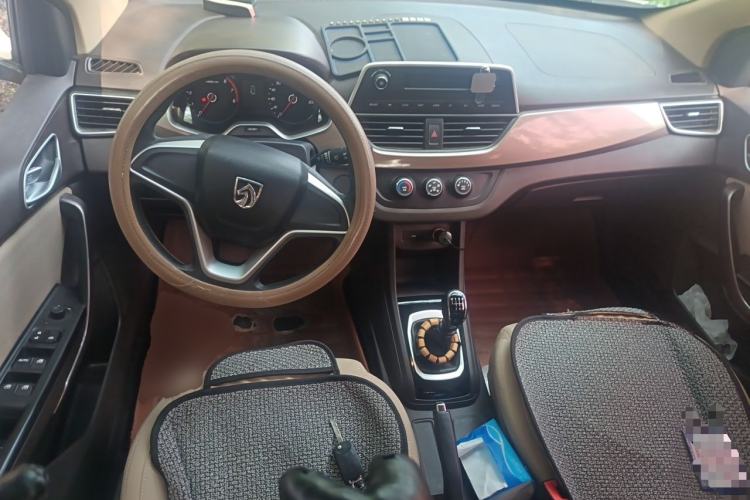 Used Baojun 310W 2017 1.5L Manual Comfort Version China VI Emission Standard Center Console