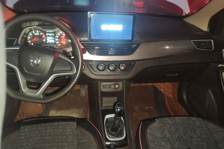 Used Baojun 310W 2017 1.5L Manual Comfort Version China V Center Console