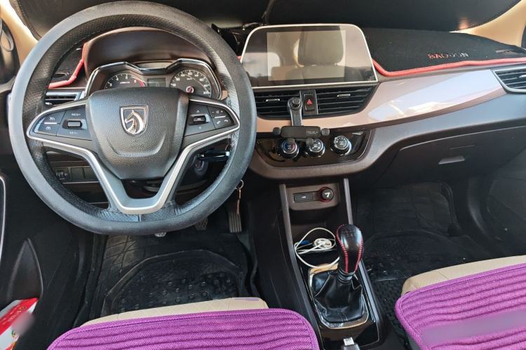 Used Baojun 310W 2017 1.5L Manual Fashion Model China V Center Console
