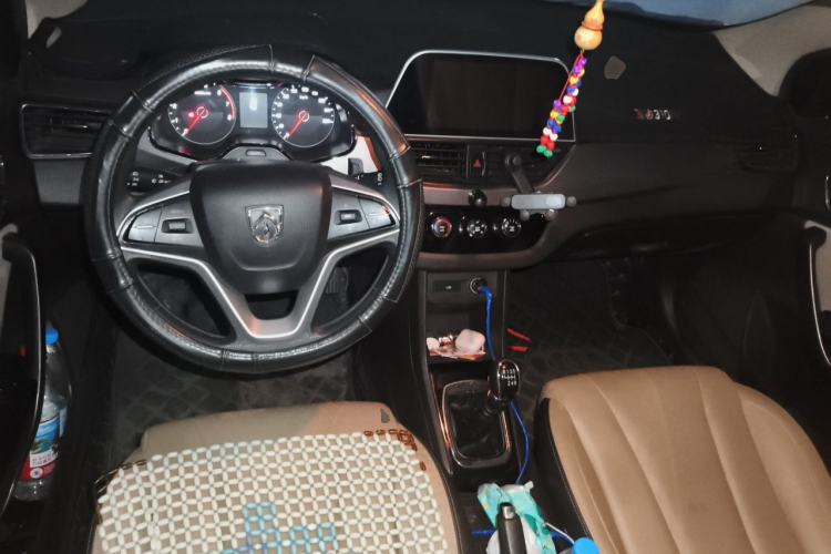 Used Baojun 310W 2017 1.5L Manual Comfort Version China V Center Console