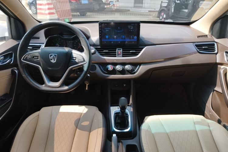 Used Baojun 310W 2017 1.5L Manual Fashion Model China V Center Console