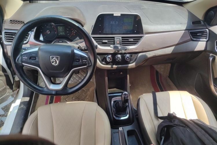 Used Baojun 310W 2017 1.5L Manual Fashion Model China V Center Console