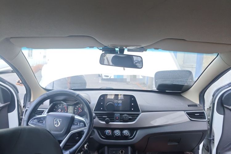 Used Baojun 310W 2017 1.5L Manual Fashion Edition China VI Center Console