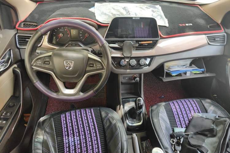 Used Baojun 310W 2017 1.5L Manual Fashion Edition China VI Center Console